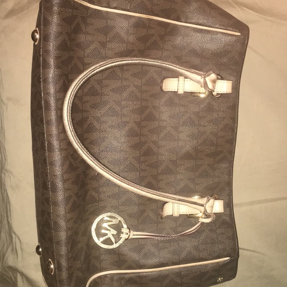 Micheal Kors purse